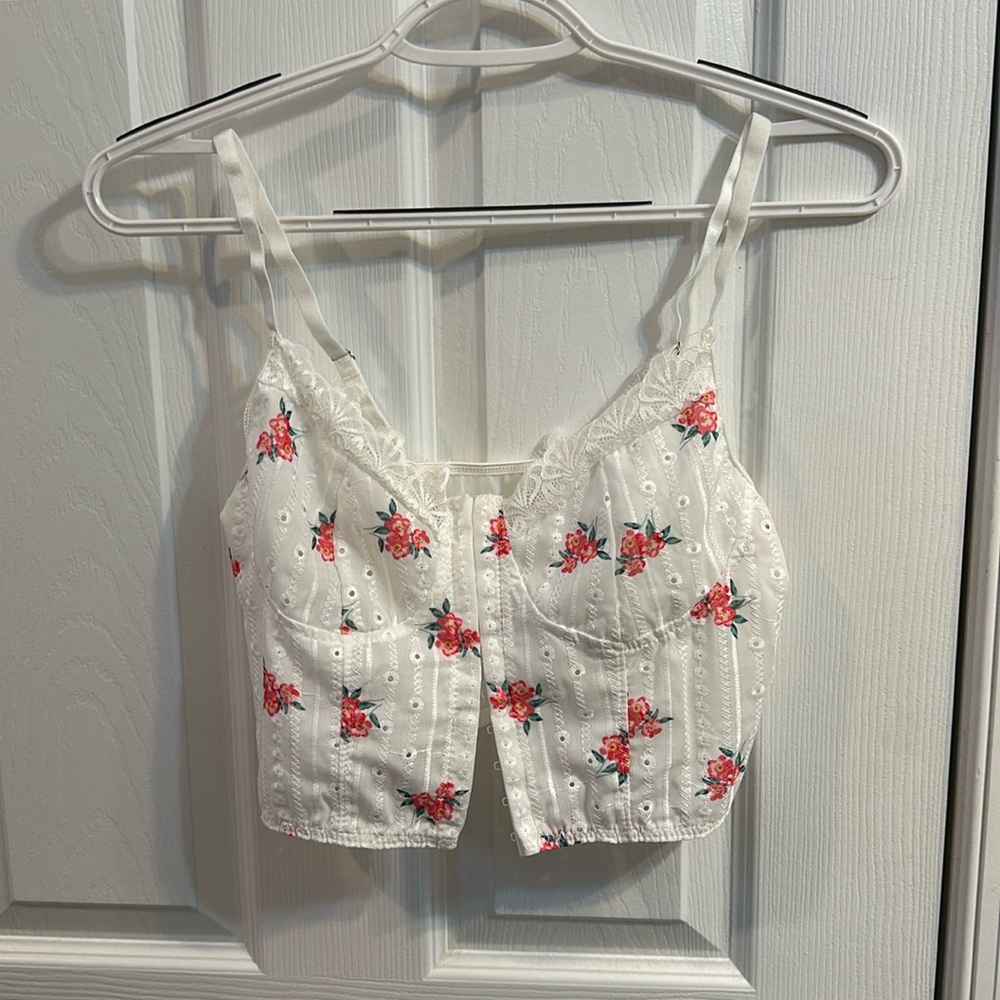 NWOT beautiful cropped floral front clasp strappy top